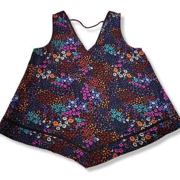 Ana a new approach top size Medium black and floral pattern - Picture 2 of 7